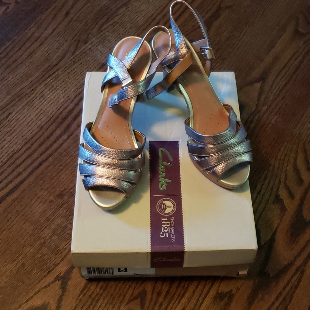 Clarks gold heels